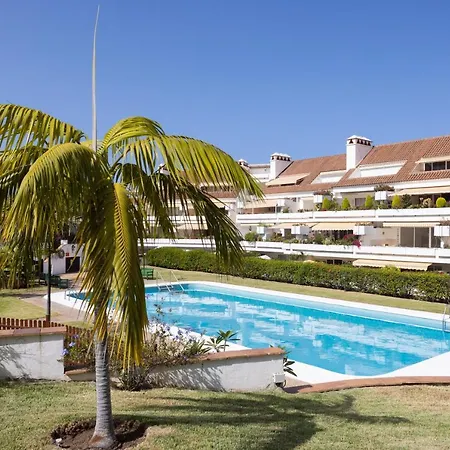 Apartamento With Private Garden